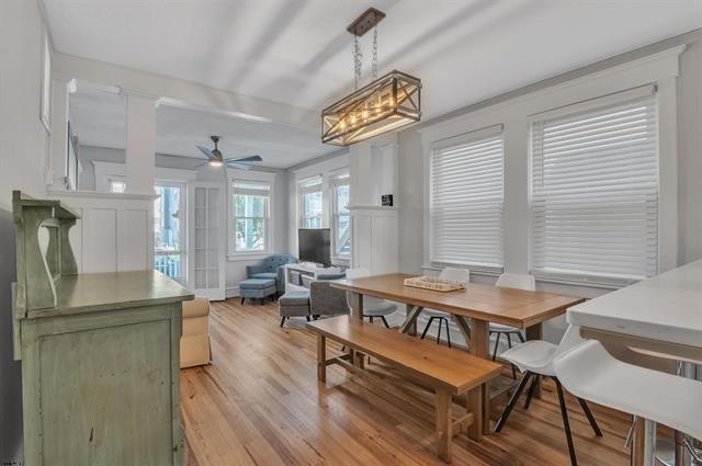 Let's Go to the Beach (1st Floor), Dining Area