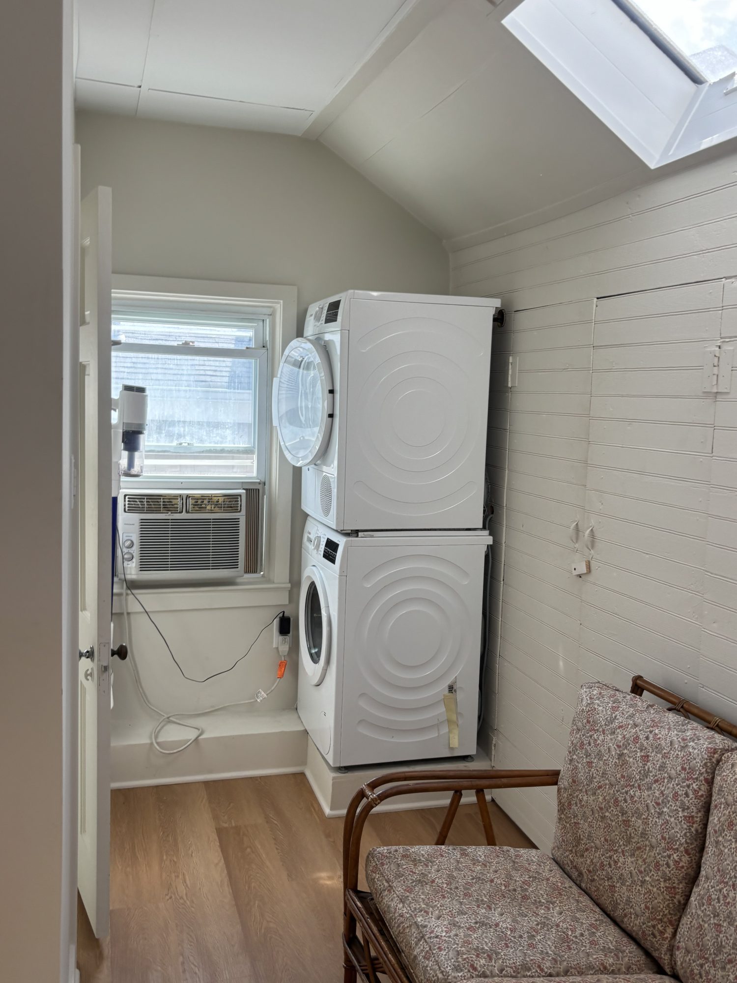Corinthian Sea, Laundry area