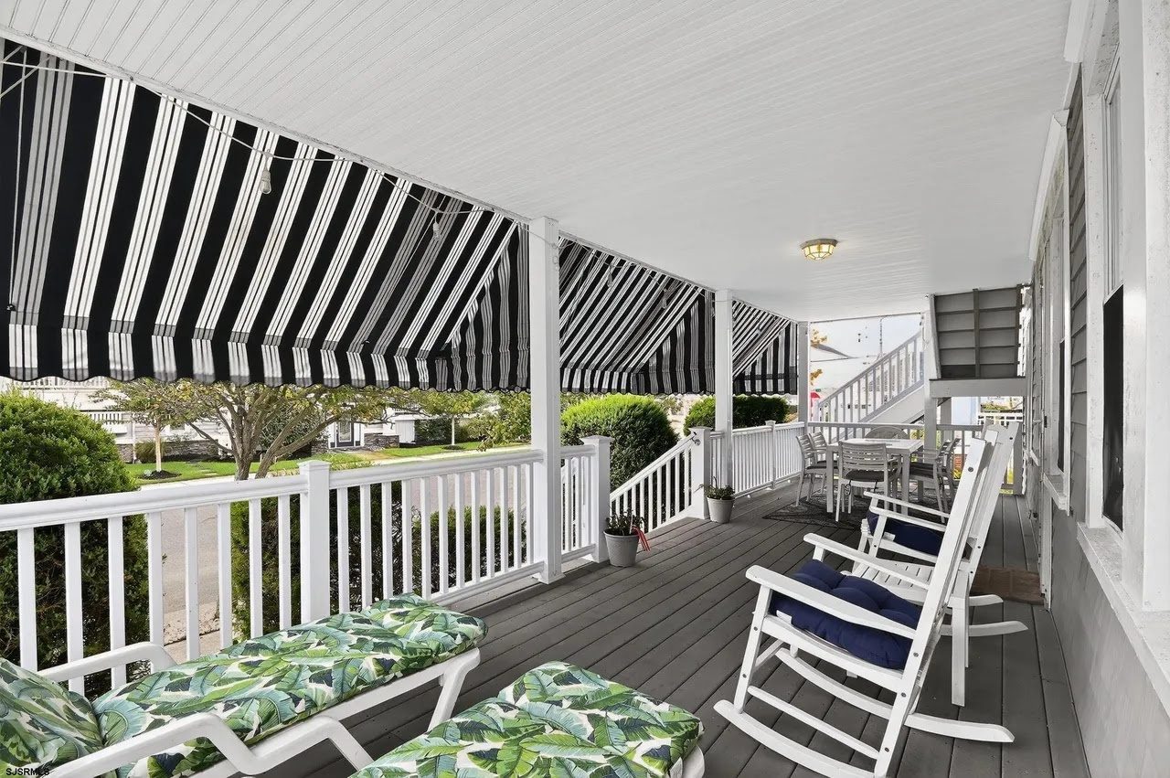 Corinthian Sand, Porch