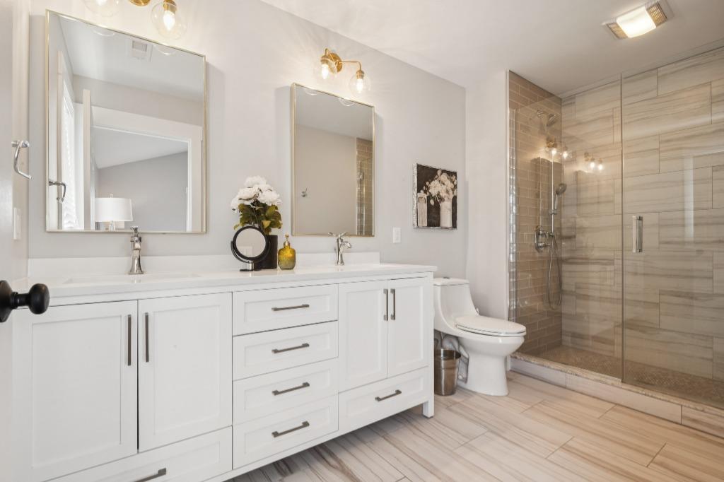 Sunrise, Sunset, Bathroom