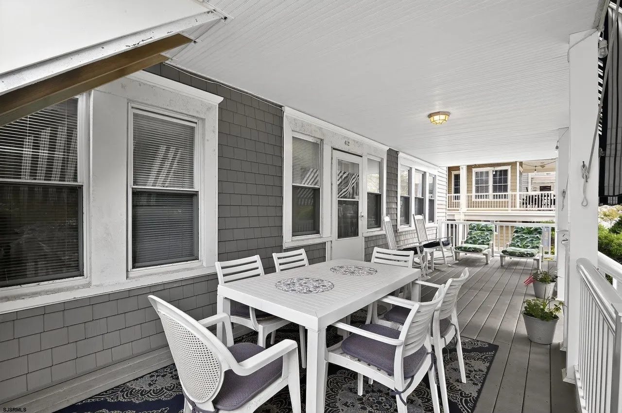 Corinthian Sand, Porch