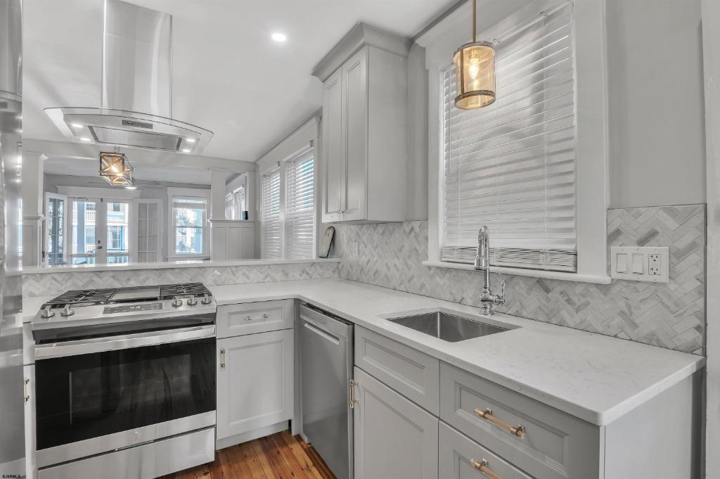 Let's Go to the Beach (1st Floor), Kitchen