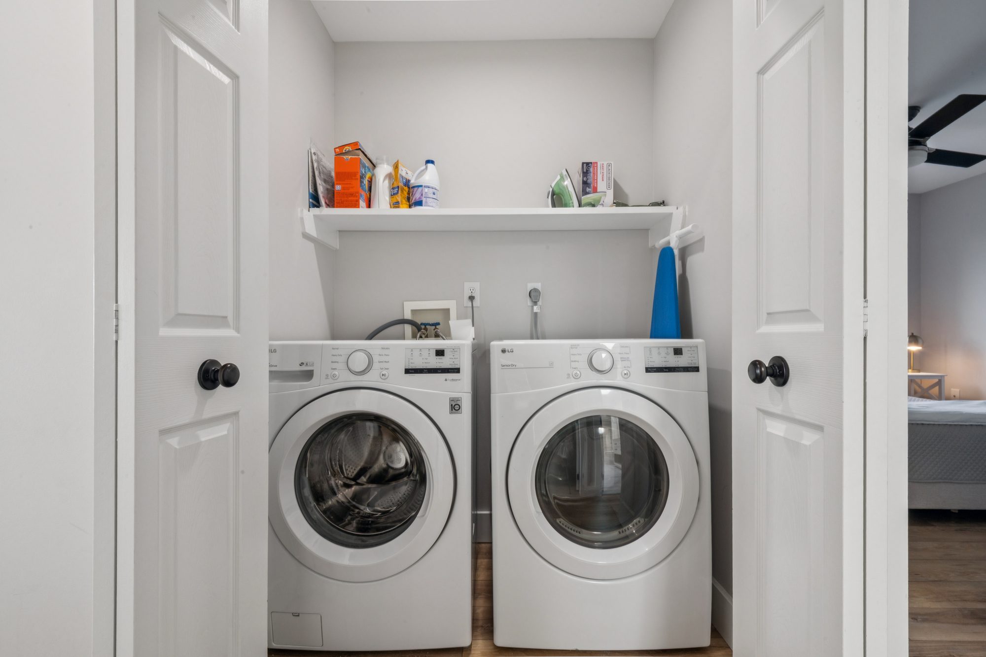 Chic Beach Retreat, Laundry