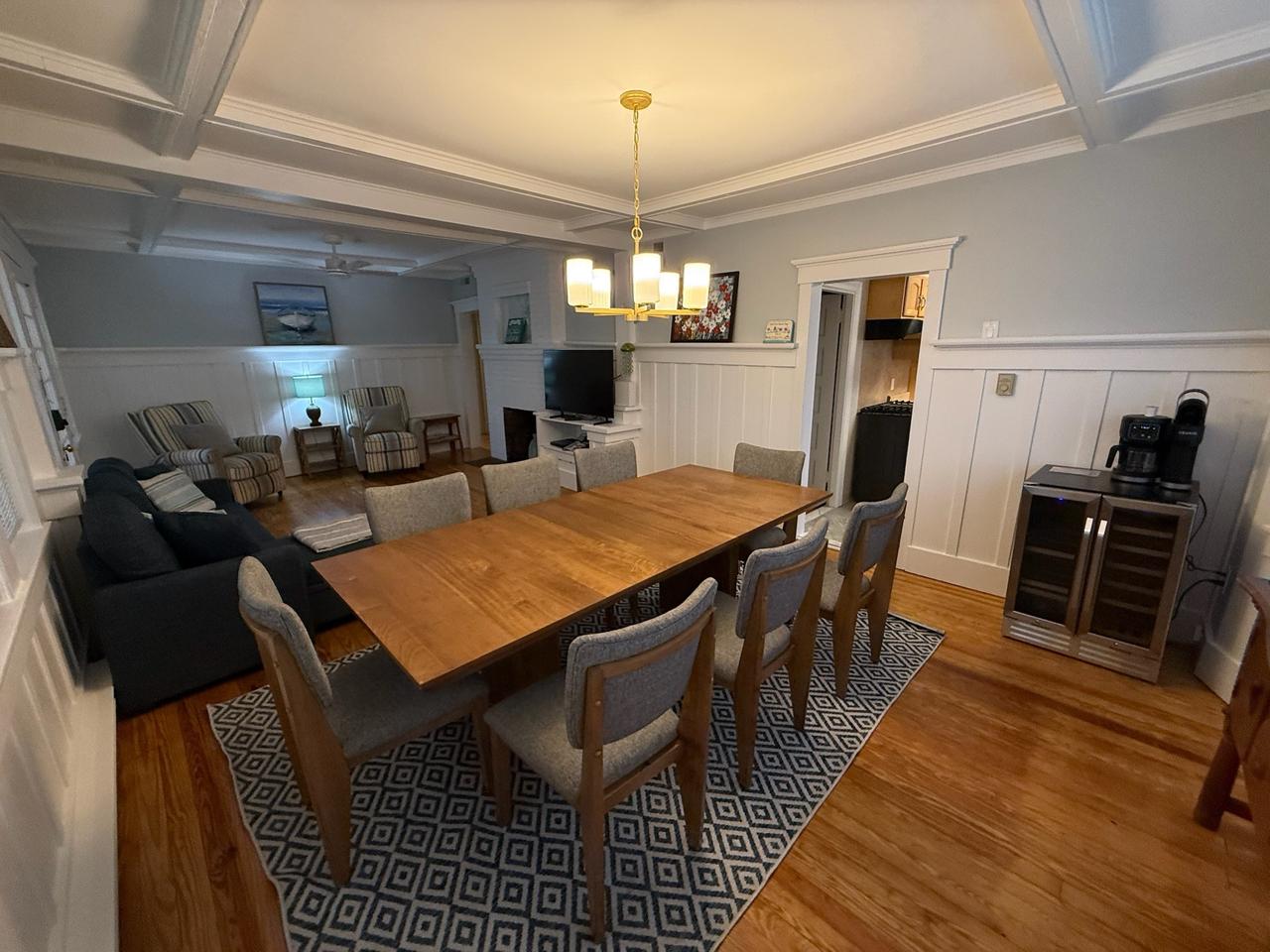 Corinthian Sun, Dining Area