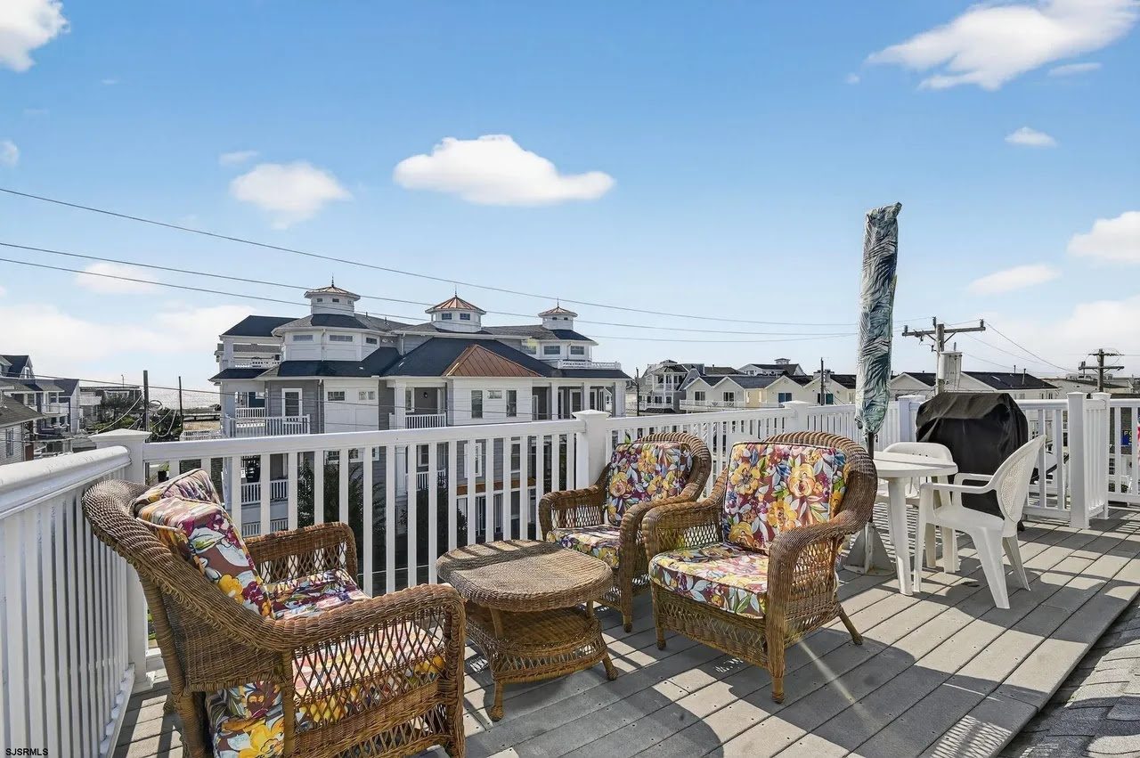 Corinthian Sea, Roof Deck