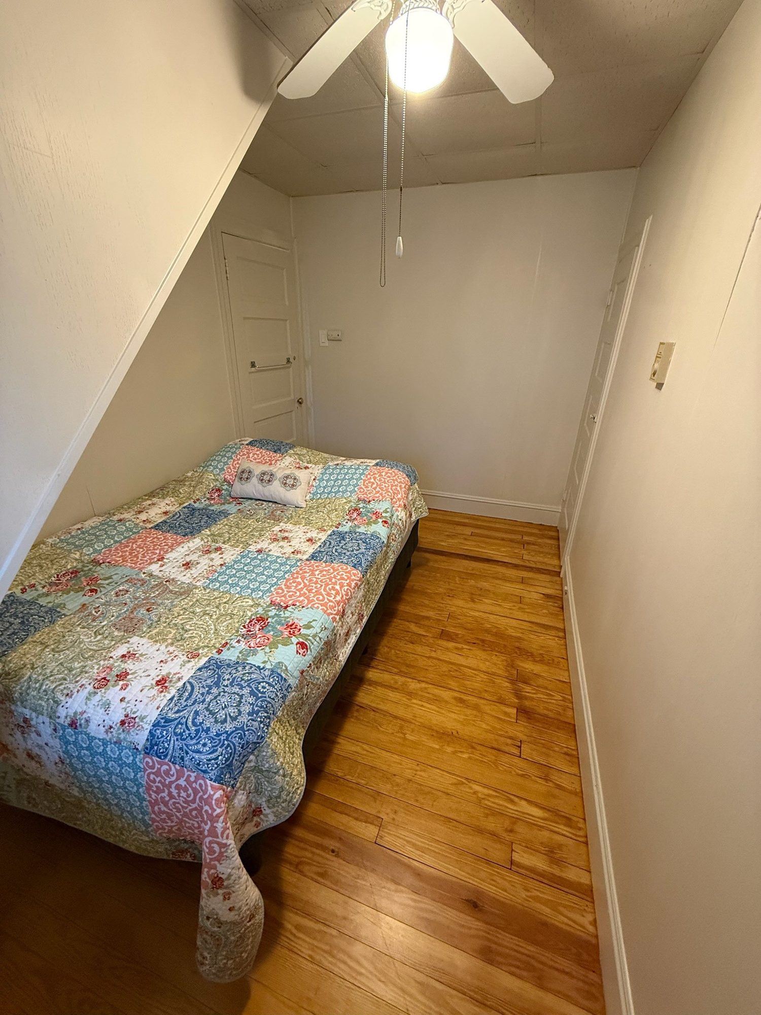 Corinthian Salt, Bedroom 3