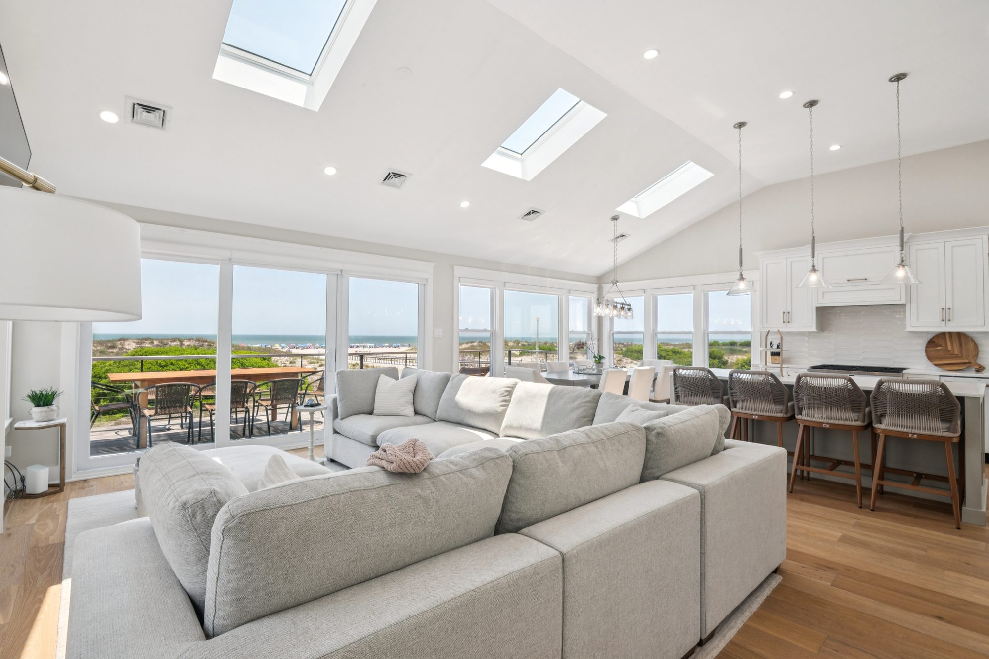 Ocean Panorama, Living room