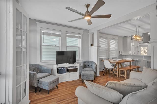 Let's Go to the Beach (1st Floor), Living Area