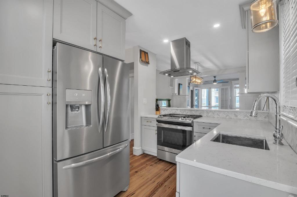 Let's Go to the Beach (1st Floor), Kitchen