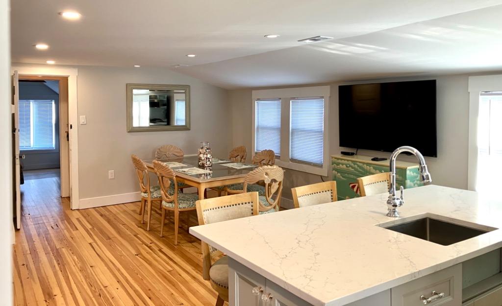 Let's ALL Go to the Beach (Triplex), Dining Area
