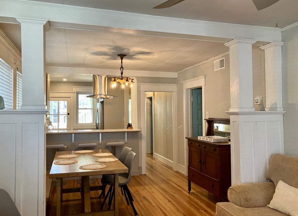 Let's ALL Go to the Beach (Triplex), Dining Area